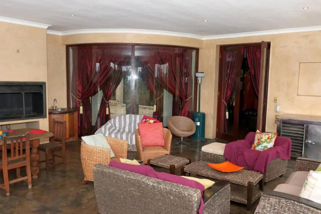 Vaal Villa Vanderbijlpark ภายนอก รูปภาพ